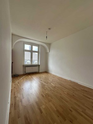 Schöne Altbau 2-Zimmer-Wohnung in zentraler Lage – wird frisch modernisiert!