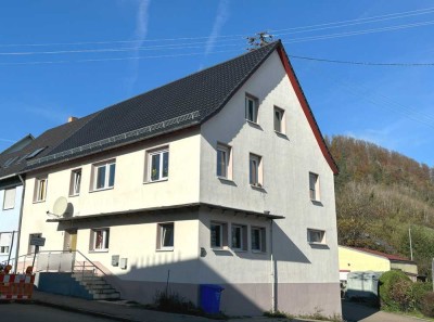 Großzügiges 2-Familienhaus mit Garage und Stellplatz - zur Kapitalanlage