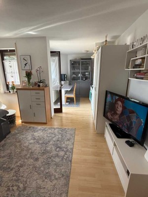 Sonnige 2 Zimmer-Wohnung, mit tw. überdachtem Balkon