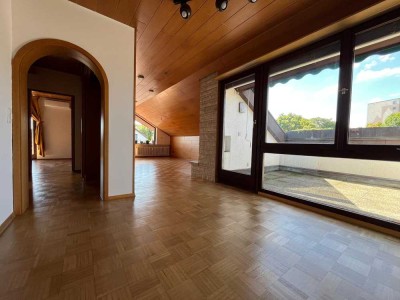 Gemütliche 3,5-Zimmer DG-Wohnung in Tamm mit zwei Balkonen, Kamin und Garage