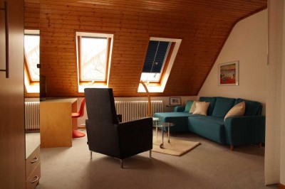 Gepflegte 1,5-Zimmer-Dachgeschosswohnung mit Einbauküche in Eschbach