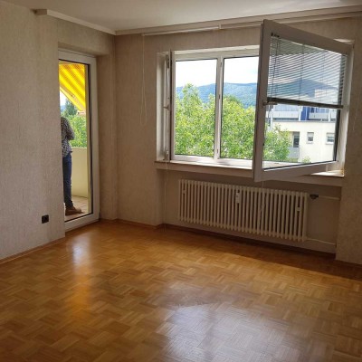 Schöne 2-ZKB, Balkon