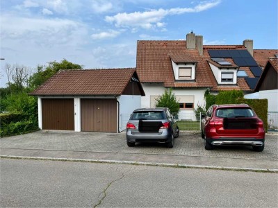 Gepflegtes Haus mit fünf Zimmern und Einbauküche in Illerkirchberg sowie 1 Garage und 2 Stellplätze