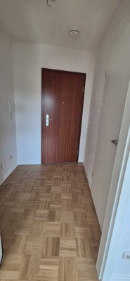 Stilvolle, sanierte 2,5-Zimmer-Wohnung mit Balkon und Garage in Pforzheim, Haidach