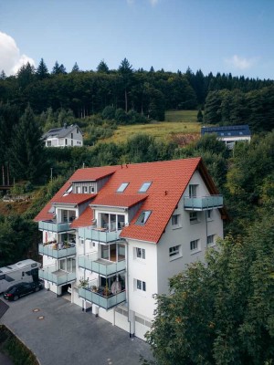 Erstbezug mit Balkon und EBK: Exklusive 3,5-Zimmer-Wohnung in Todtnau