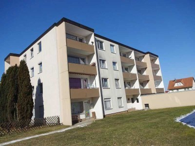 Erstbezug nach Sanierung mit Balkon und EBK: Freundliche 1-Zimmer-Wohnung in Selb