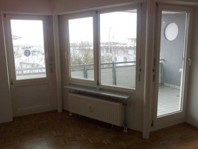 Helle 3-Zimmer-Wohnung mit zwei Balkonen, Einbauküche und Tiefgaragenbox in Ravensburger Weststadt