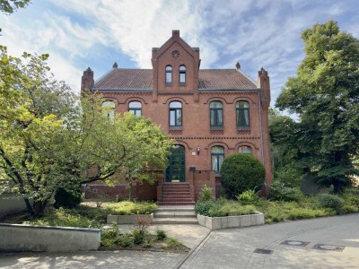 KIRCHRODE: Großzügige Maisonette-Wohnung in exkl. Lage: 3 Zi, Parkett, 2 Bäder, EBK, Kfz-Stellplatz