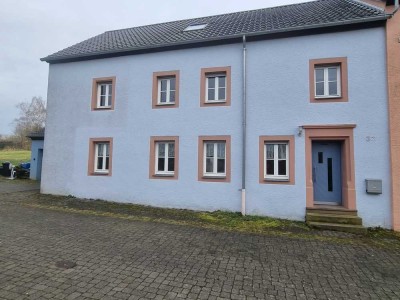 Geräumige, preiswerte und modernisierte 8-Zimmerimobilie in Spangdahlem