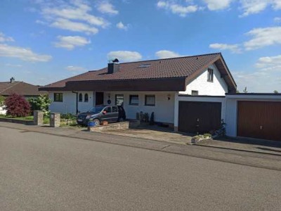 Großzügiges Einfamilienhaus mit Einliegerwohnung in absolut ruhiger  Top-Lage!