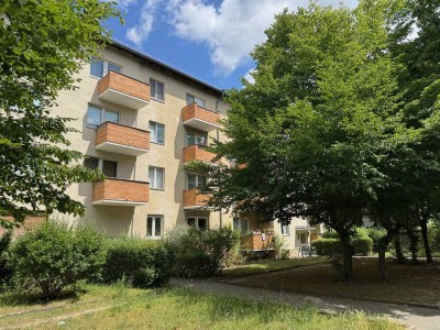 Bezugsfrei mit Balkon und zentral in Lankwitz