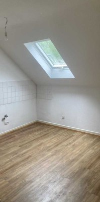 Dachgeschosswohnung (3 ZKB) in ruhiger Lage von Scheidt (Uni Nähe), Eichendorffstraße 11