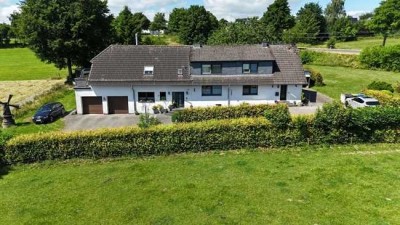 2-Familienhaus mit Einliegerwohnung mit unverbaubarem Weitblick