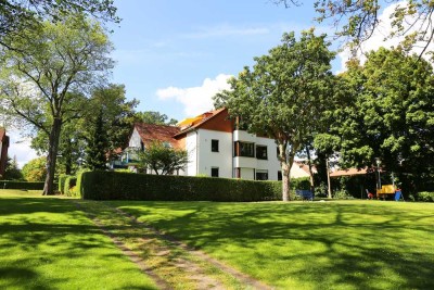 Traumhafte 2 Zim. Wohnung mit Terrasse, Garten und Seeblick