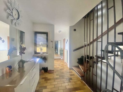 Freundliches Reihenendhaus mit Garten und Garage