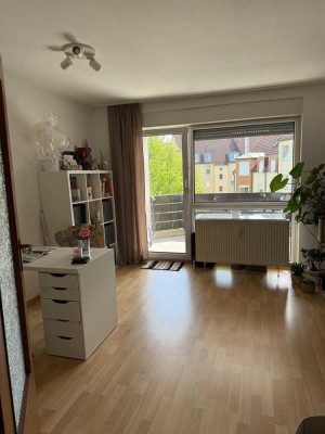 Stilvolle 1-Zimmer-Dachgeschosswohnung mit Balkon in Bayreuth