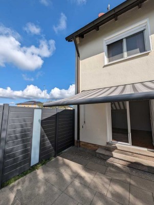Helle geräumige Erdgeschosswohnung mit großem Garten in zentraler Lage