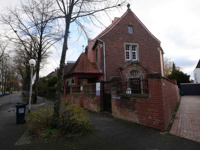 Helle 3-Zimmer Dachgeschoss-Wohnung, neues Wannenbad, neue EBK