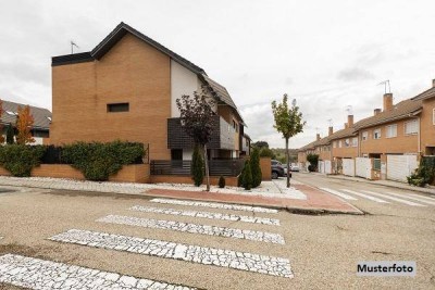 Reihenmittelhaus mit Komfort: Dachterrasse &amp; Gartenanteil + Parkplatz