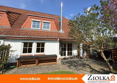 Modernere Doppelhaushälfte in WF - Mit Kaminofen, Einbauküche & Carport