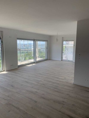 Licht. Luft. Lebensfreude. Neubau Dachgeschosswohnung zur Miete in Weitersburg