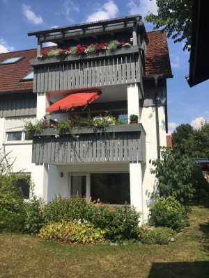 Schöne,helle und geräumige zwei Zimmer Wohnung im Grünen