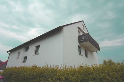 Charmante Maisonette-Dachgeschosswohnung mit Balkon, Einbauküche & Stellplatz