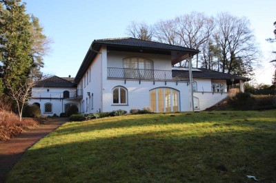 Große Souterrain-Wohnung in ruhiger Lage