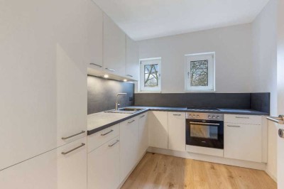 Hochwertig sanierte Wohnung mit Küche und Balkon