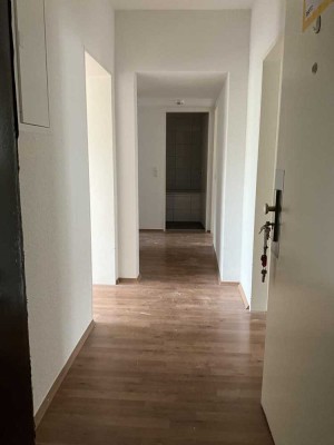 Renovierte 3-Zimmerwohnung mit Balkon!