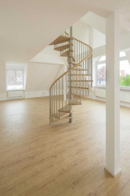 Traumhafte Dachgeschosswohnung, 65 qm, mit Galerie und riesigem Panorama-Dachflächenfenster