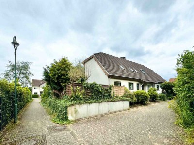 Lage! Familienglück! Einziehen, ankommen, wohlfühlen.   Großes Einfamilienhaus mit Garten und Garage