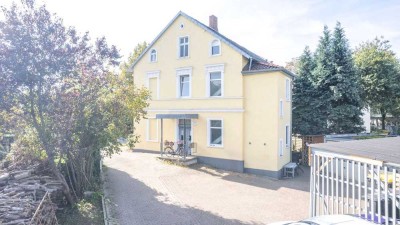 Zweifamilienhaus mit Ausbaupotenzial, Garten und Garagen – solide Kapitalanlage  in  Minden