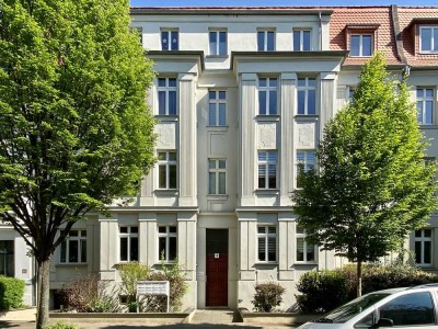Schöne 4-Zimmer-Altbauwohnung mit Balkon