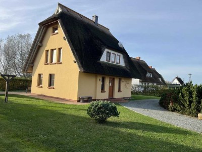 Hochwertiges Reethaus mit wunderschönem Meerblick - Rügen, ruhige Lage