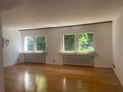 Erdgeschoss-Wohnung - 2 Zimmer - Küche - Bad  - eigener Garten - ruhige Lage