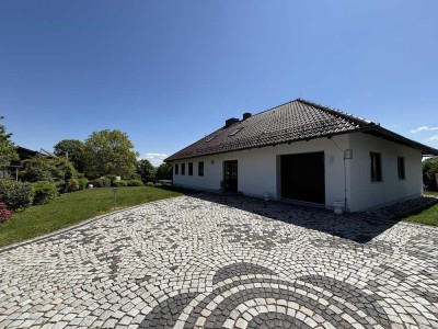 Juwel in ländlicher Idylle: EFH im Bungalowstil mit traumhaftem Blick und sehr großem Grundstück