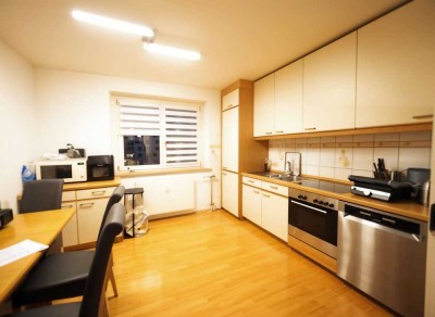 +Attraktive Lage+ Gepflegte 3-Zimmer-Wohnung mit Einbauküche und optimaler Verkehrsanbindung