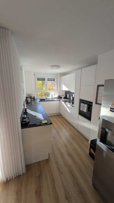 J 11 - Zweitbezug: 3,5-Zimmerwohnung - Küche kann den Vormietern abgekauft werden