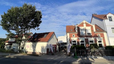 Wassergrundstück mit Einfamilienhaus, ausgebautem Nebengebäude & Bootshaus mit Hafen