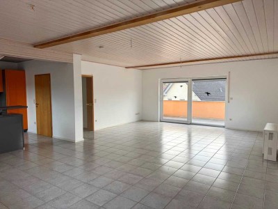 Attraktive Dachgeschosswohnung mit Einbauküche und sonnigem Ausblick