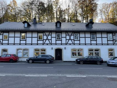 Sanierte Wohnung mit viereinhalb Zimmern und Balkon in Wolkenstein