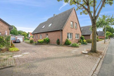 Kleve-Materborn, großzügiges EFH mit der Möglichkeit für ein Zweifamilienhaus, Garage