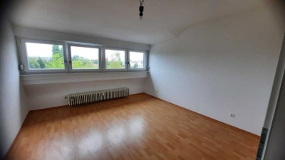 Erstbezug nach Sanierung: Ansprechende 3-Raum-Dachgeschosswohnung in Karlsruhe