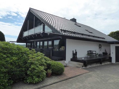 Wiehl: HUF-Haus 2000 Typ A, mit Einliegerwohnung und Doppelgarage in bevorzugter Wohnlage