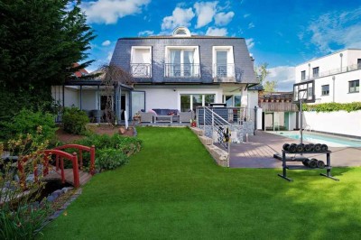 ***Exklusive Villa mit ELW in Main Lage