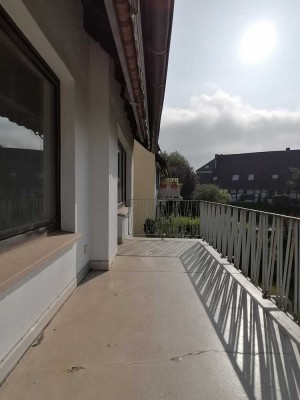 gut aufgeteilte Wohnung im 1 OG mit Balkon und Garage
