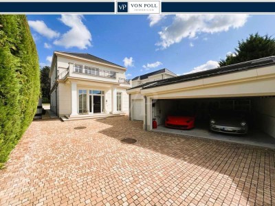 VON POLL - BAD HOMBURG: Energieeffiziente Villa mit Pool und 3 Garagen in einzigartiger Blicklage