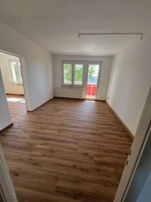 vollständig renovierte 2 Raum-Wohnung mit Einbauküche in Stavenhagen