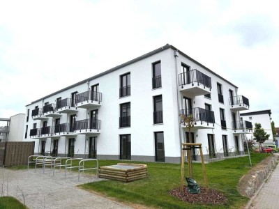 EINZIEHEN & WOHLFÜHLEN - 1-Zimmer-Apartment mit EBK, Terrasse & TG-Stellplatz - KfW 40 Plus.
